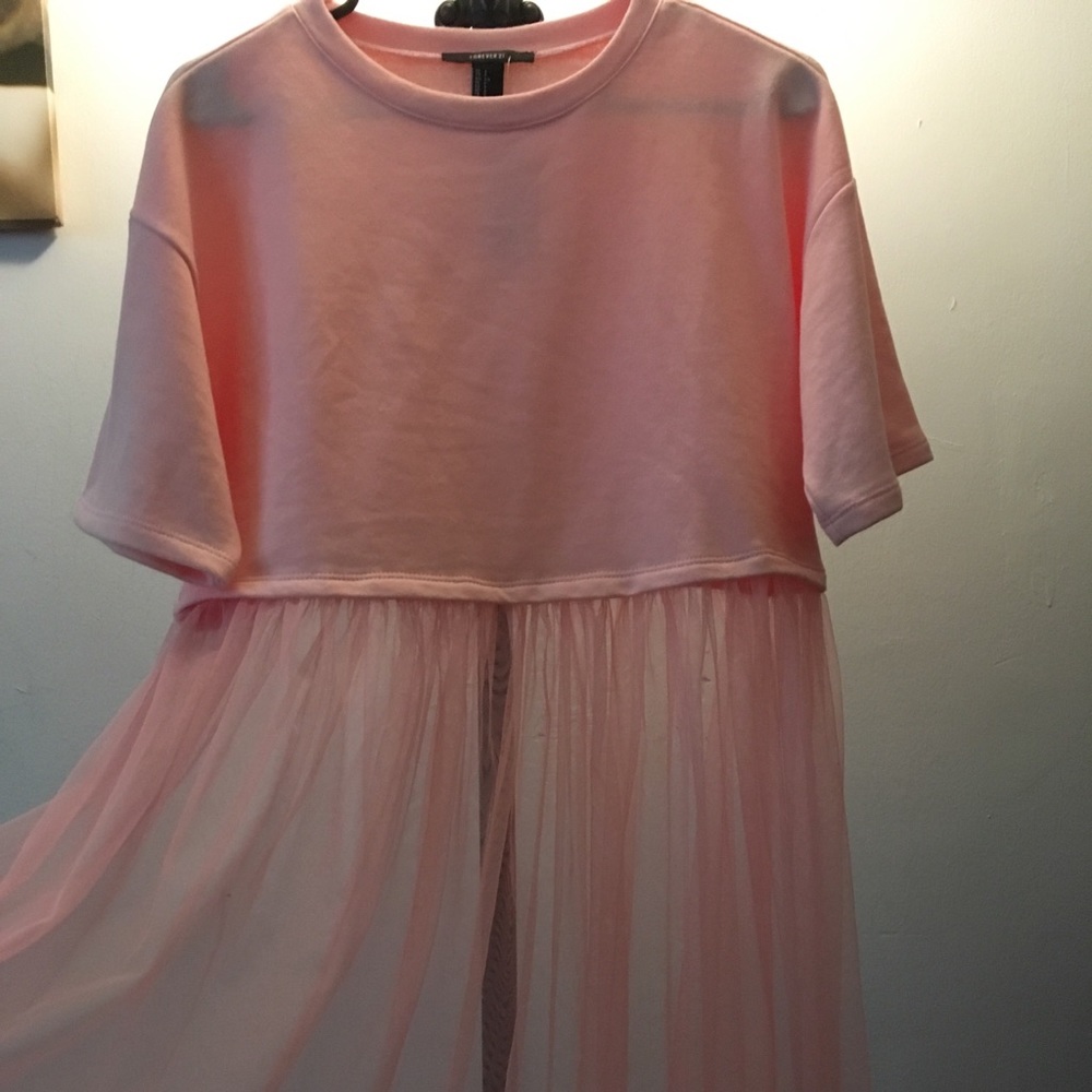 🆕Pink top w/ tule detail🆕🆕🆕🆕🆕🆕